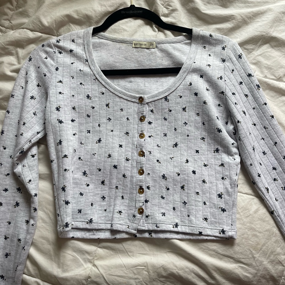long sleeve cropped shirt